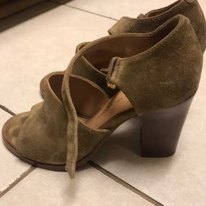 VINCE CAMUTO suede strap heels